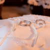 Ringkissen - Brautkleid aus Seidensatin mit bestickter Corsage aus Valentino Spitze
